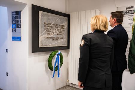 Polaganje cvetja k spomeniku Rudolfa Maistra (5)